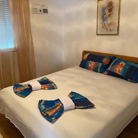 Guest House Kruna Ulcinj Exterior photo